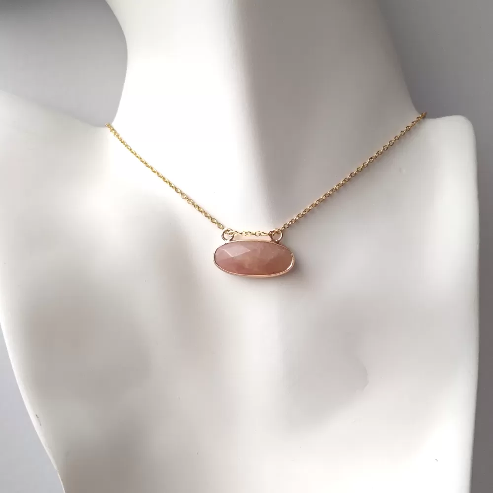 Horizontal Strawberry Quartz Ellipse Single Gem Drop Pendant