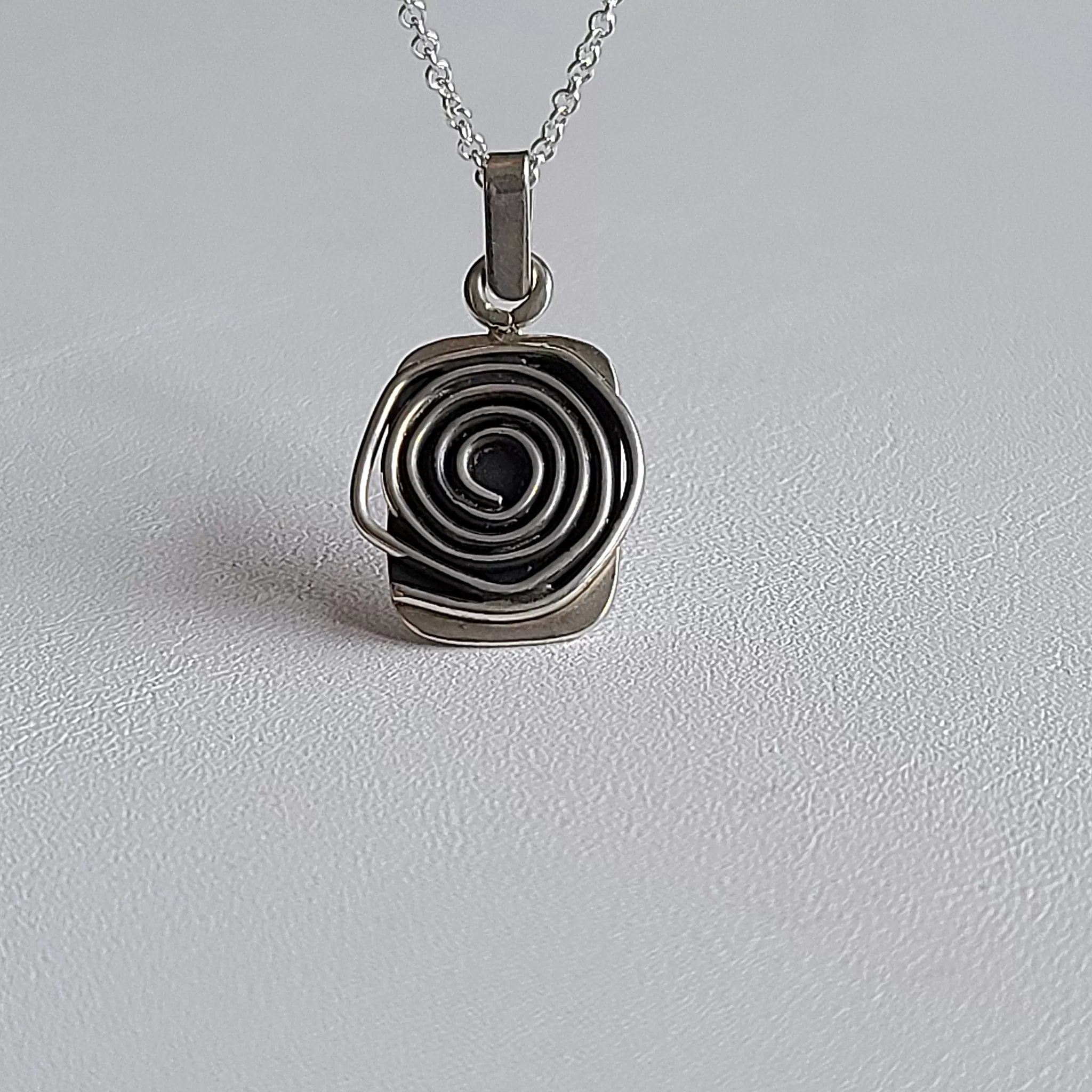 LABYRINTH Pendant