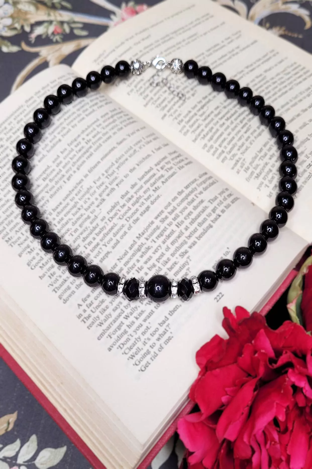 Matinee Pearl Necklace (Black)