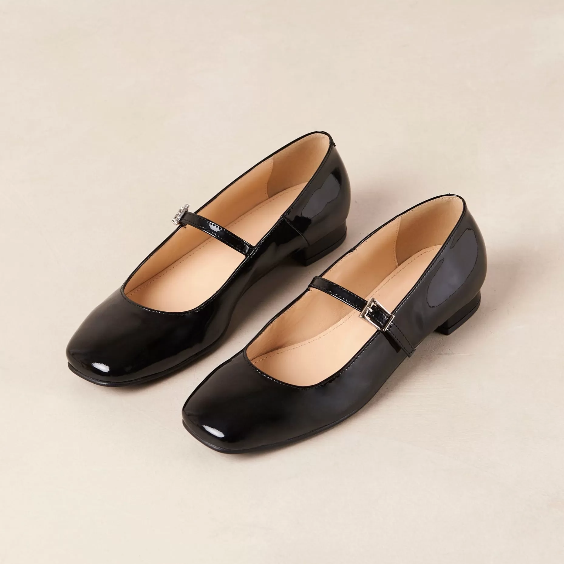 Por Do Sol Onix Black Leather Ballet Flats