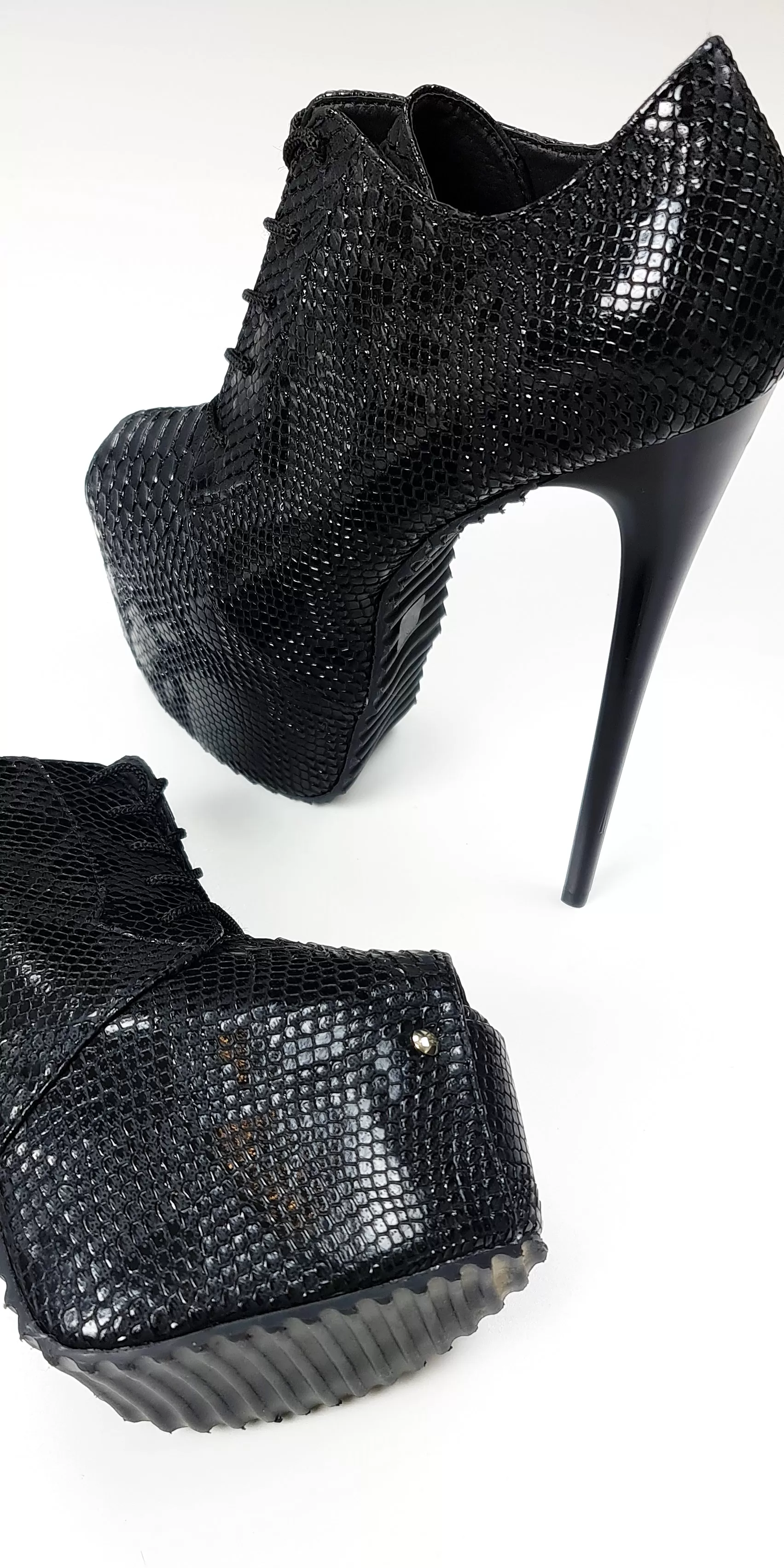 Serrated Sole Black Oxford Croco Ankle Heels